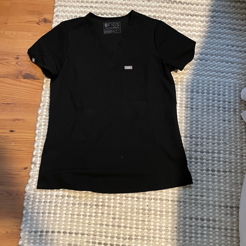 Women’s small Catarina scrub top black